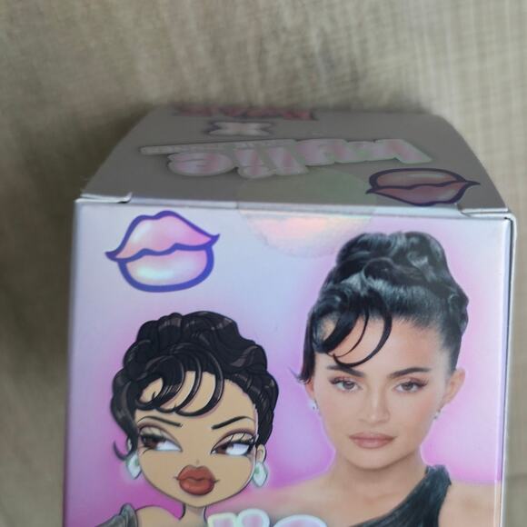 Mini Bratz x Kylie Jenner Series 1 "Final Look" Capsule Collectible Figures - Picture 8 of 8